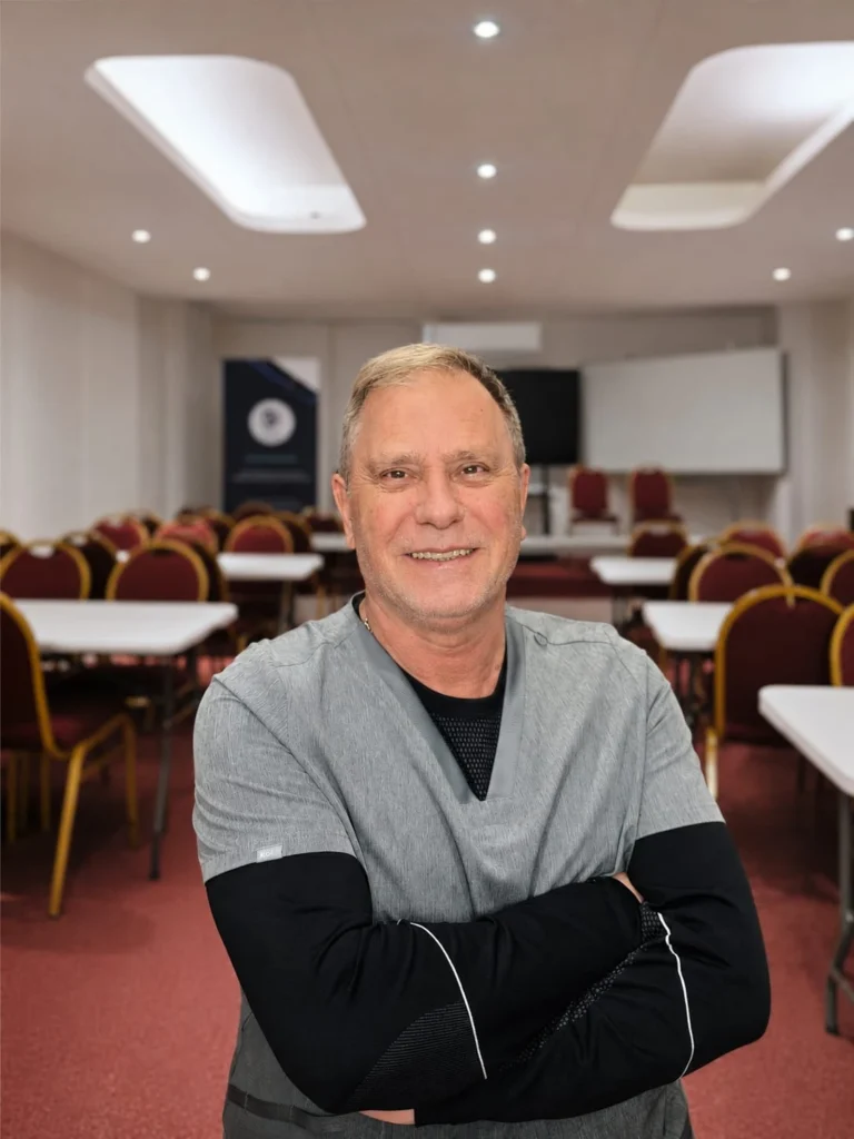 Dr. Carlos Capmourteres